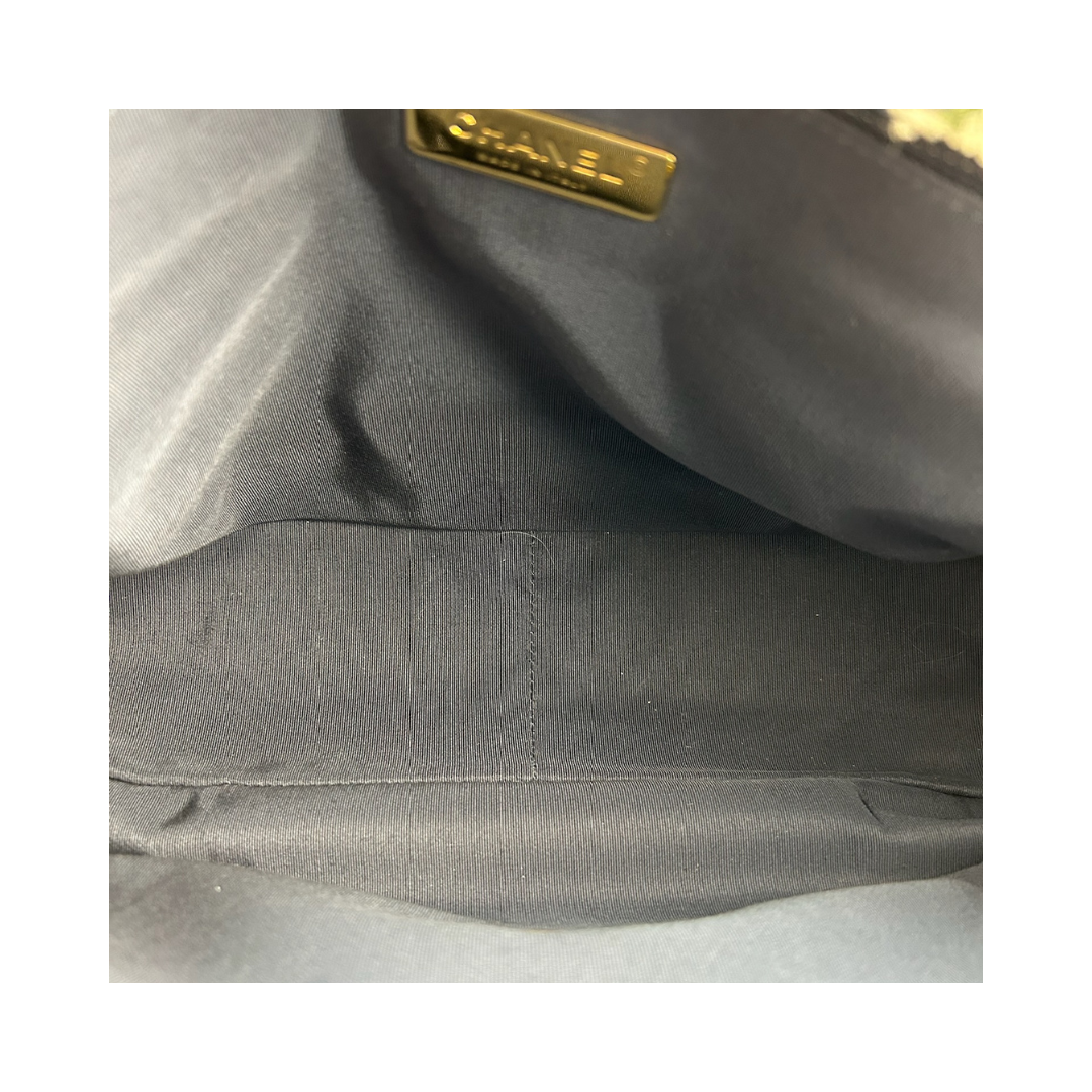 Chanel Tweed Houndstooth Chanel 19 Maxi