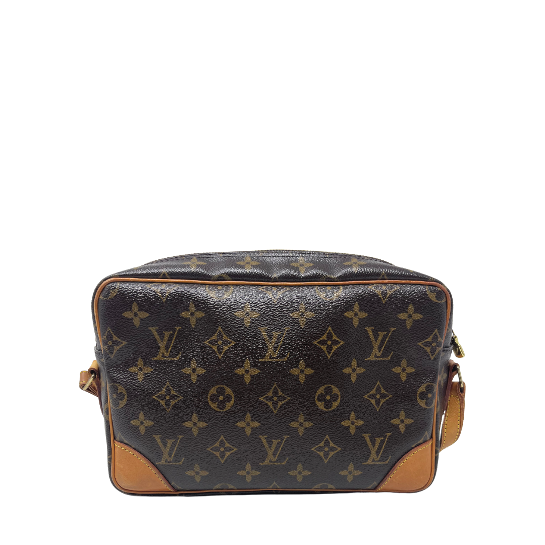 Louis Vuitton Canvas Monogram Trocadero 25 Messenger Crossbody Bag For Sale  at 1stDibs